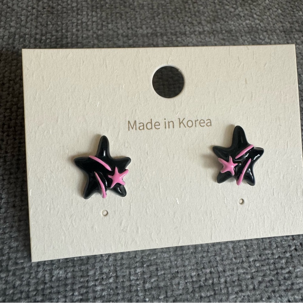NTW Y2K black and pink shooting star earrings